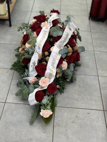 wiazanka_pogrzebowa_czerwone_roze.jpg