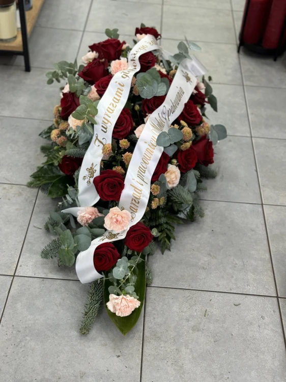 wiazanka_pogrzebowa_czerwone_roze.jpg